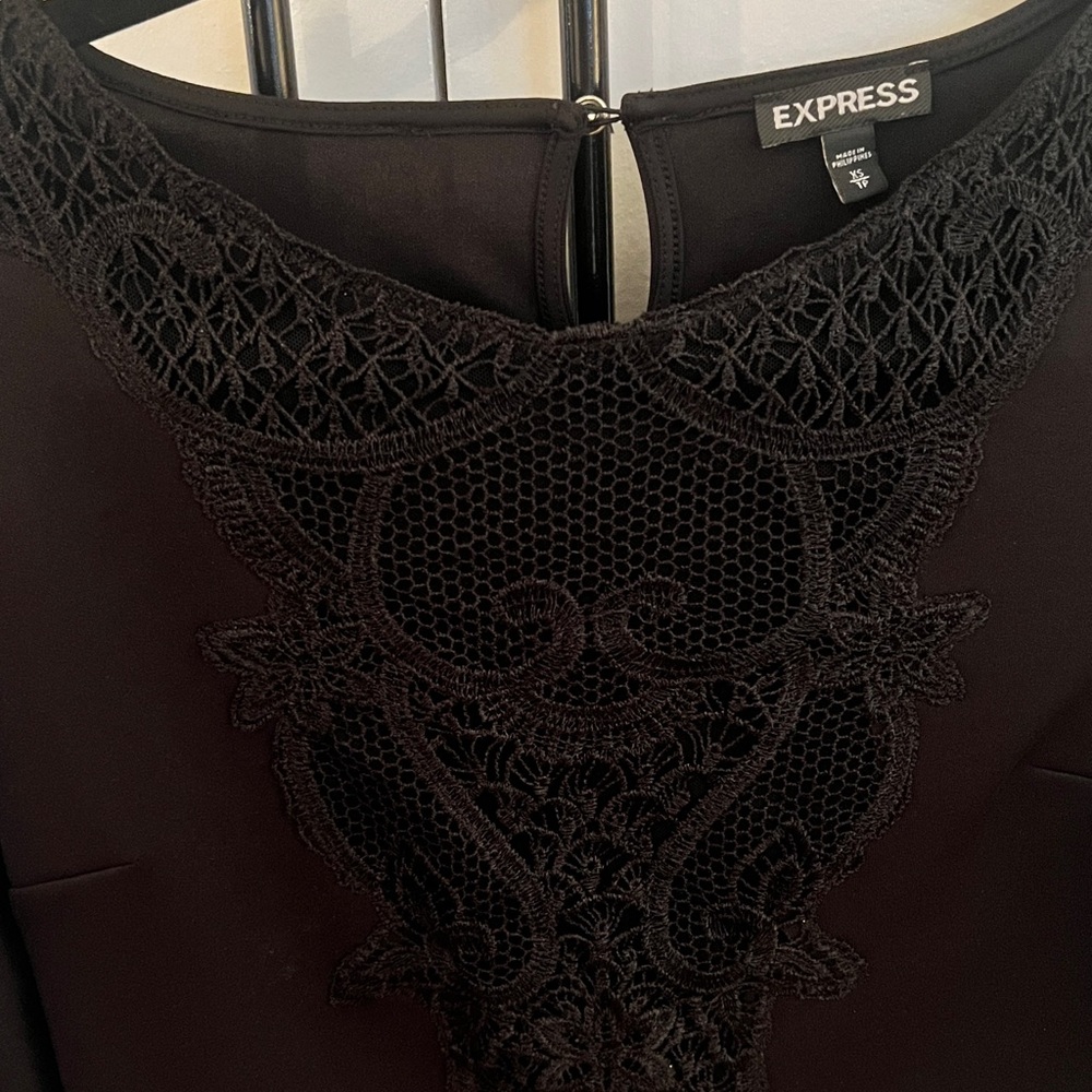 Express Crop Top - Picture 3 of 4